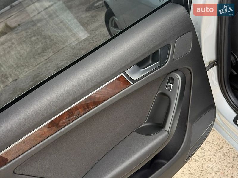 Седан Audi A4 2013 в Кам'янському