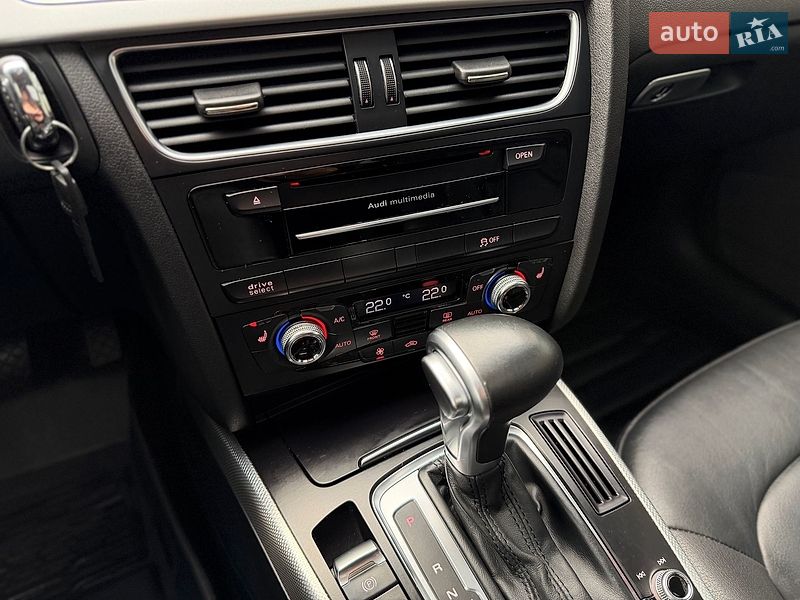 Седан Audi A4 2015 в Шептицькому