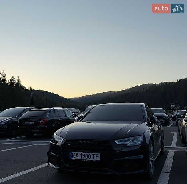 Седан Audi A4 2017 в Киеве