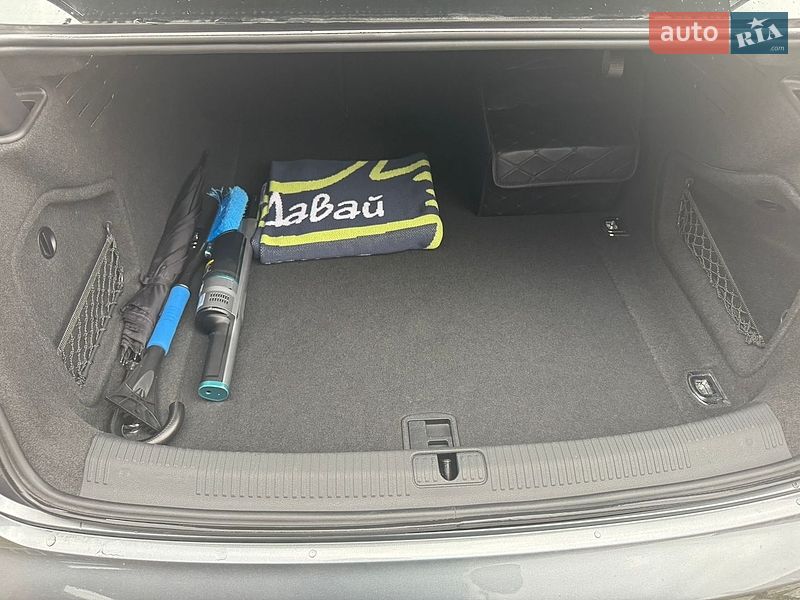 Седан Audi A4 2017 в Днепре
