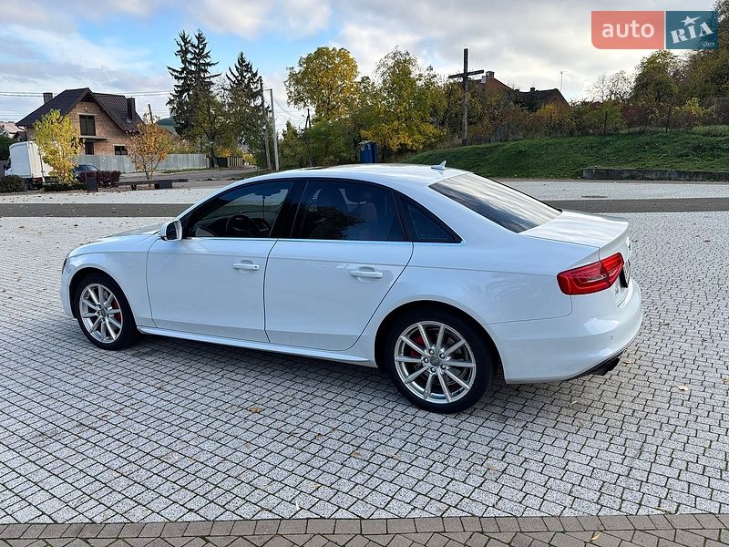 Седан Audi A4 2014 в Винниках
