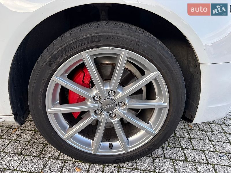Седан Audi A4 2014 в Винниках