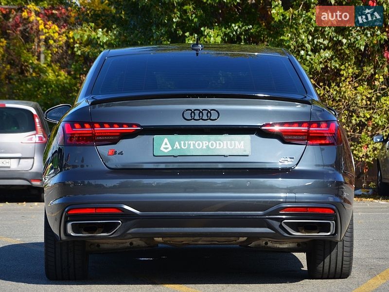 Седан Audi A4 2022 в Киеве