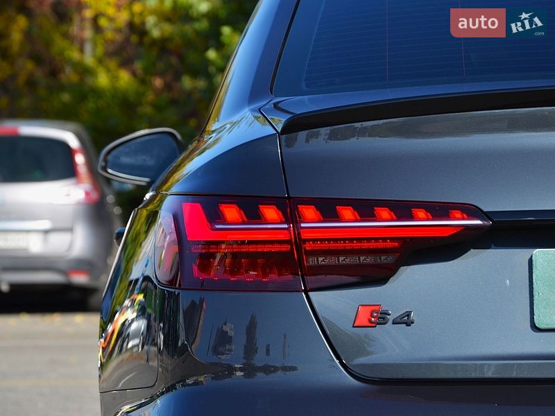 Седан Audi A4 2022 в Киеве