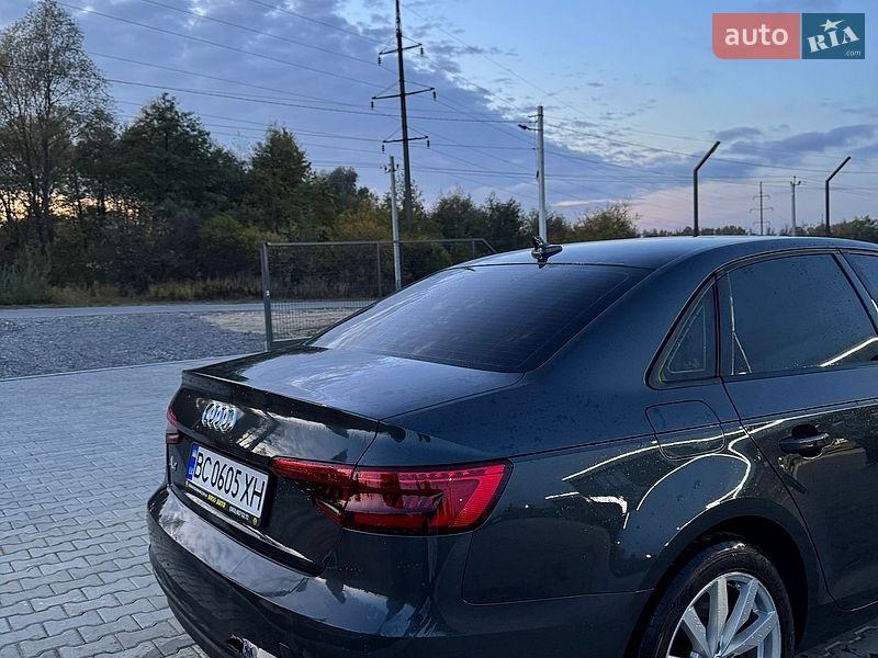 Седан Audi A4 2015 в Львове