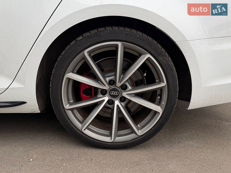 Седан Audi A4 2018 в Киеве