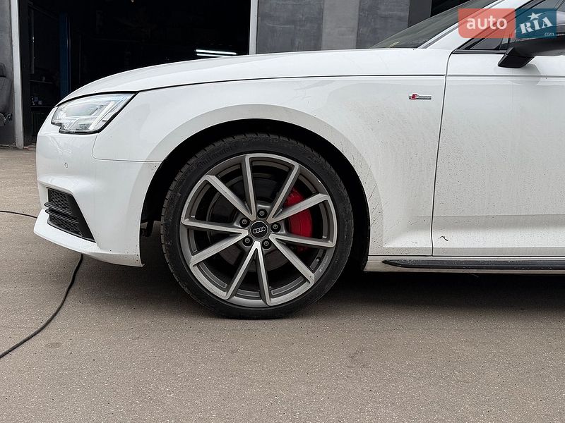 Седан Audi A4 2018 в Киеве