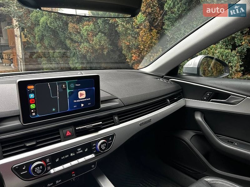 Седан Audi A4 2015 в Комарному