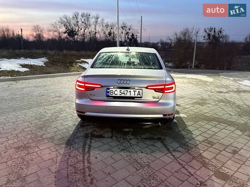 Седан Audi A4 2015 в Комарному
