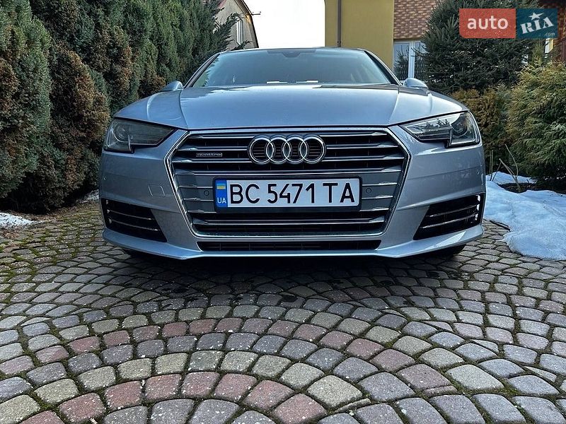Седан Audi A4 2015 в Комарному