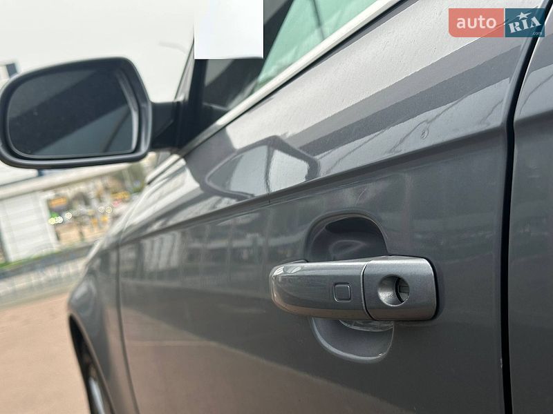 Седан Audi A4 2015 в Киеве
