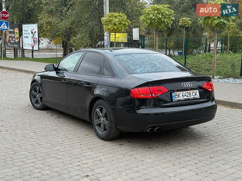 Седан Audi A4 2011 в Остроге
