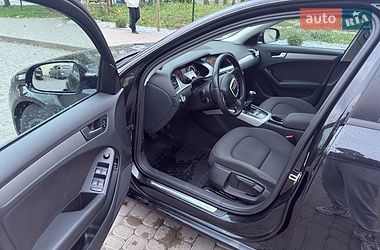 Седан Audi A4 2011 в Остроге