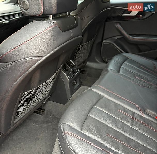 Седан Audi A4 2018 в Киеве