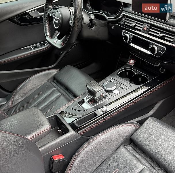 Седан Audi A4 2018 в Киеве