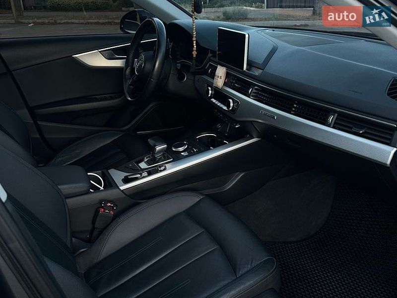 Седан Audi A4 2015 в Первомайске