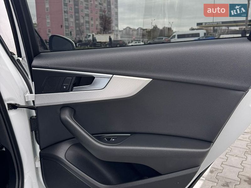 Седан Audi A4 2016 в Хмельницком