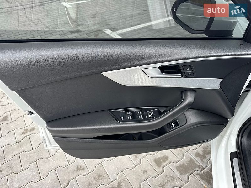 Седан Audi A4 2016 в Хмельницком
