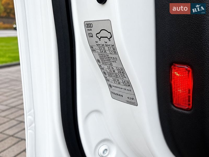 Универсал Audi A4 2014 в Киеве