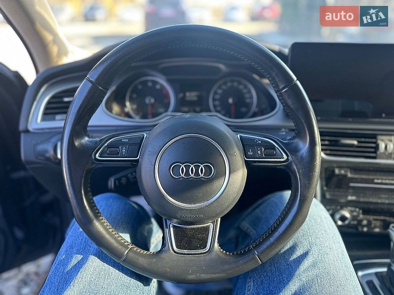 Седан Audi A4 2014 в Львові