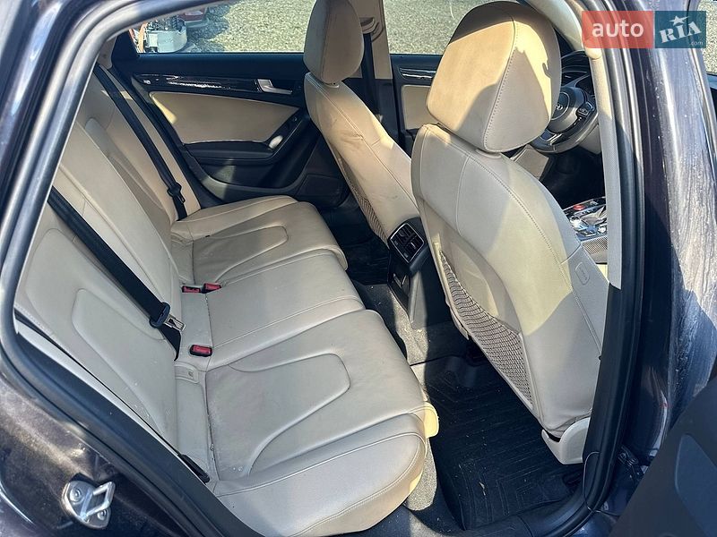 Седан Audi A4 2014 в Львові