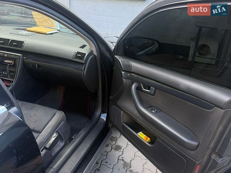 Седан Audi A4 2002 в Чернівцях