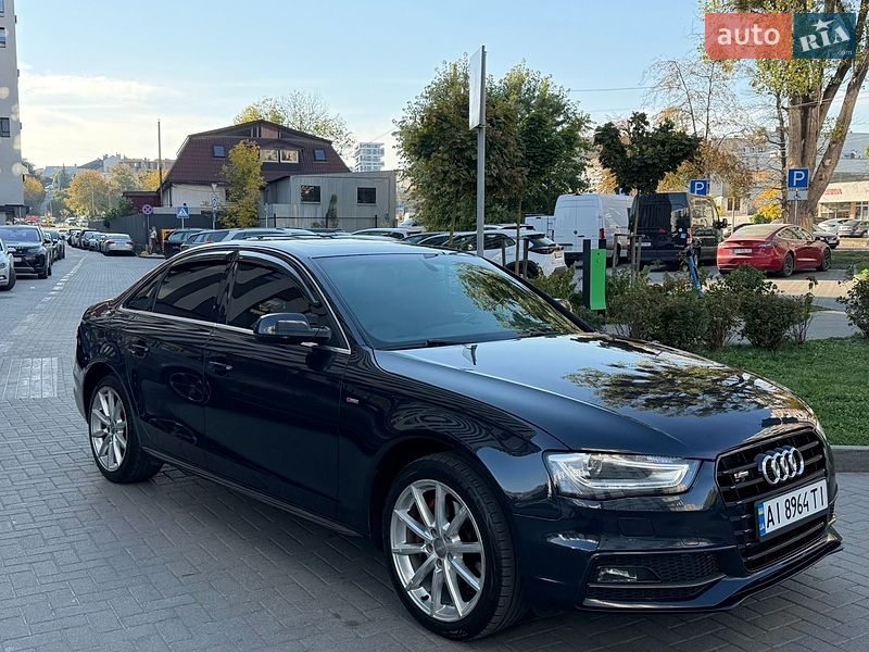 Седан Audi A4 2015 в Львове