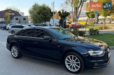 Седан Audi A4 2015 в Львове