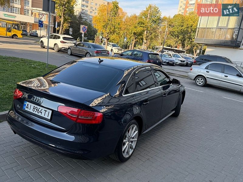 Седан Audi A4 2015 в Львове
