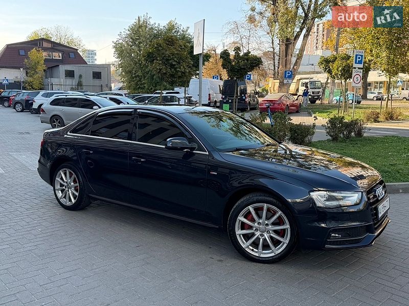 Седан Audi A4 2015 в Львове