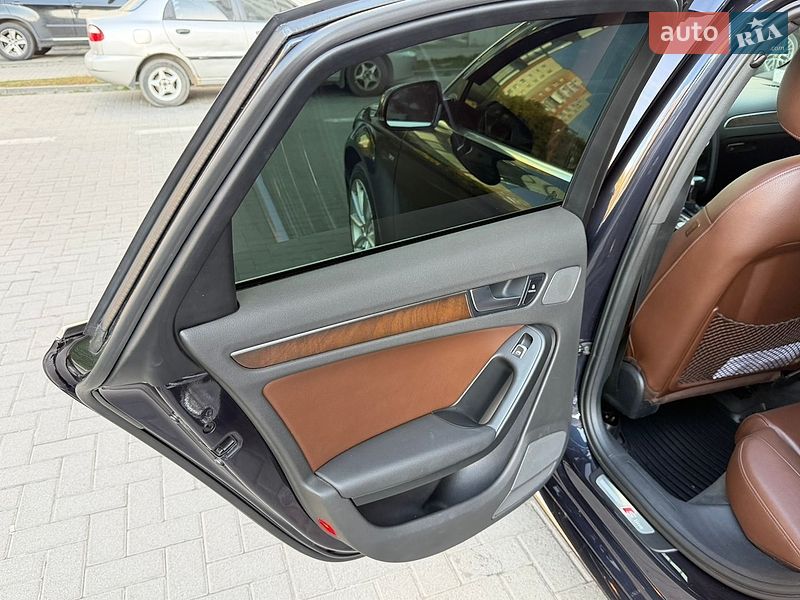 Седан Audi A4 2015 в Львове