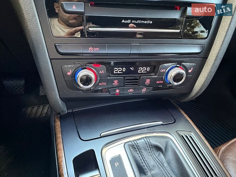 Седан Audi A4 2015 в Львове