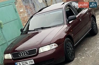Седан Audi A4 1995 в Умані