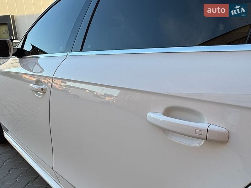 Седан Audi A4 2015 в Львові