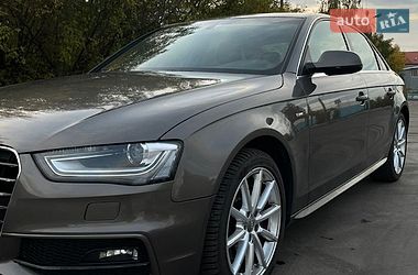 Седан Audi A4 2014 в Львове