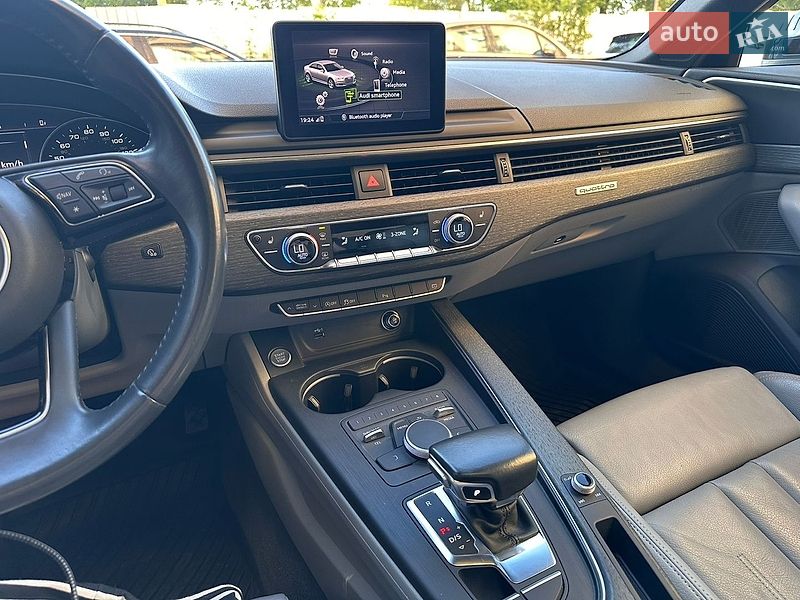 Седан Audi A4 2017 в Львові