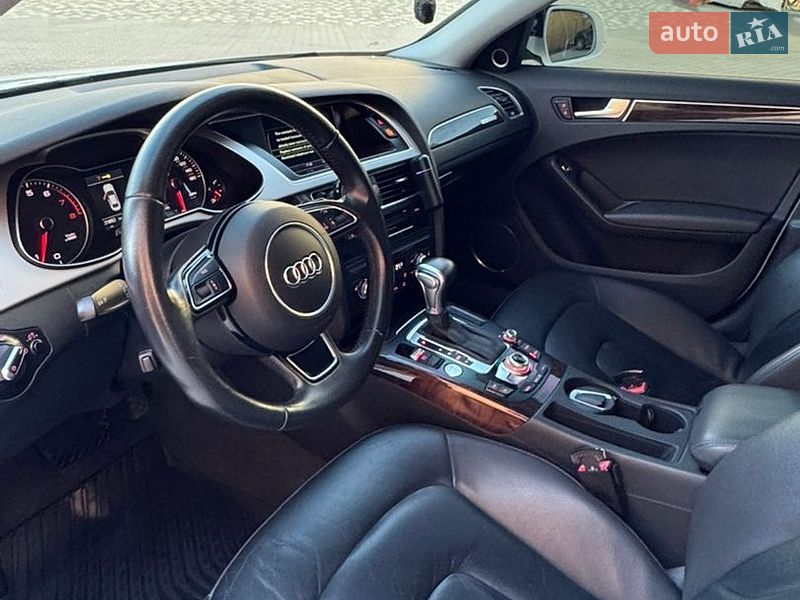 Седан Audi A4 2015 в Львові