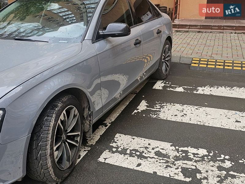 Седан Audi A4 2013 в Киеве