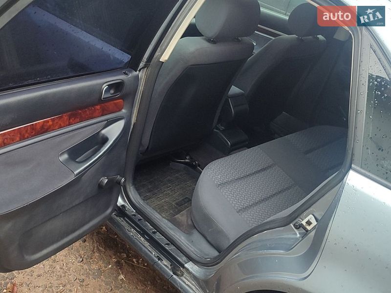 Седан Audi A4 1996 в Ровно