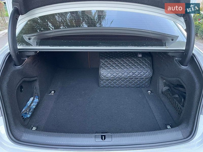 Седан Audi A4 2017 в Песочине