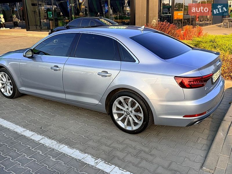 Седан Audi A4 2018 в Тернополі
