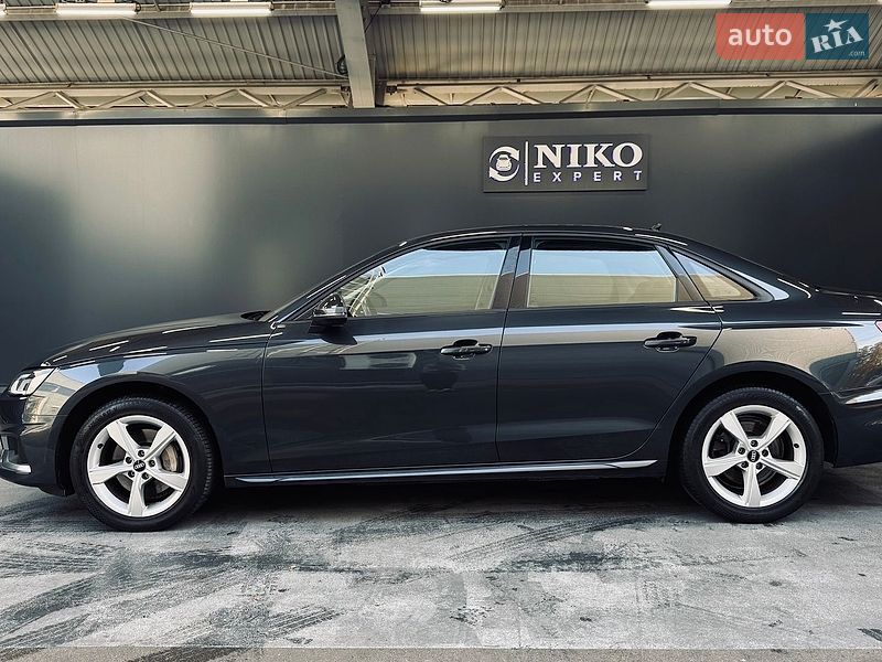Седан Audi A4 2021 в Киеве