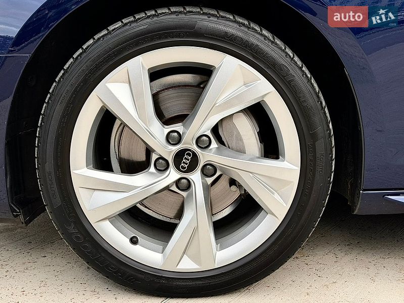 Седан Audi A4 2023 в Києві