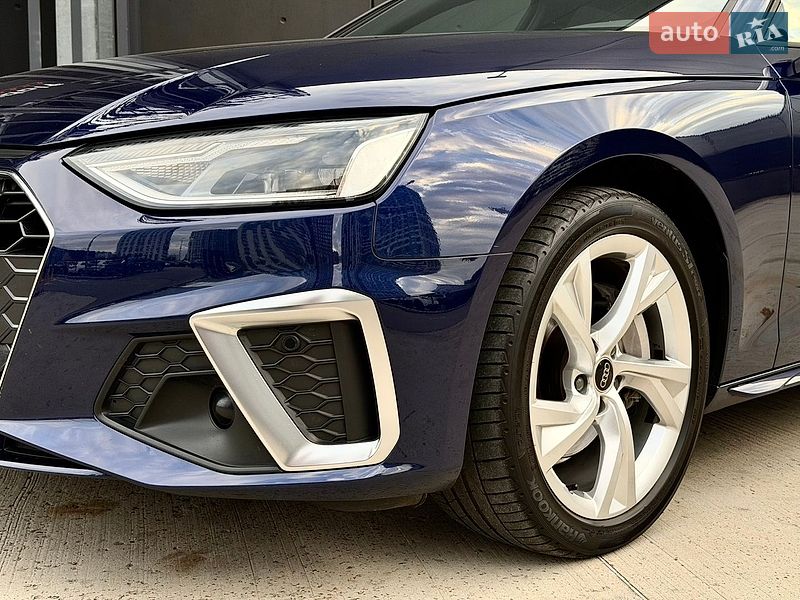 Седан Audi A4 2023 в Києві