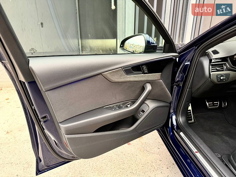 Седан Audi A4 2023 в Києві