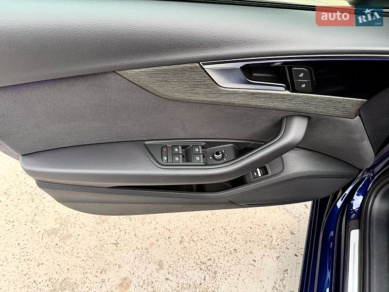 Седан Audi A4 2023 в Києві