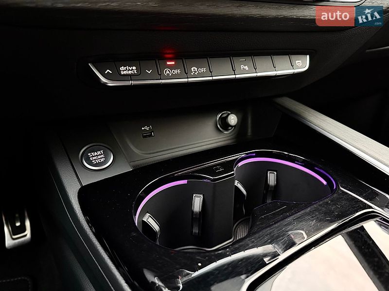 Седан Audi A4 2023 в Києві