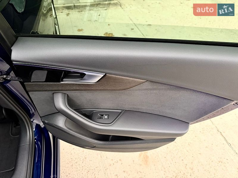 Седан Audi A4 2023 в Києві