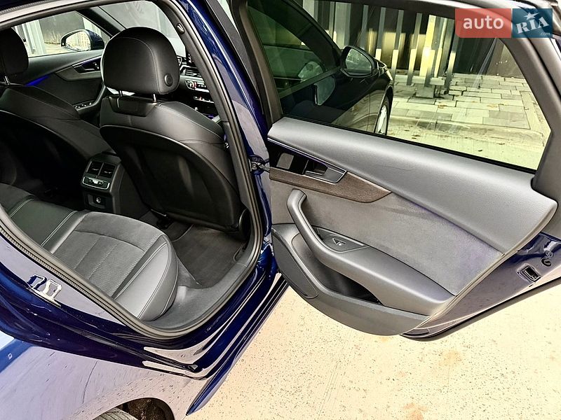 Седан Audi A4 2023 в Києві