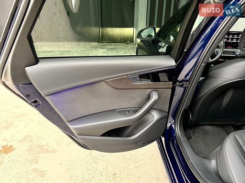 Седан Audi A4 2023 в Києві